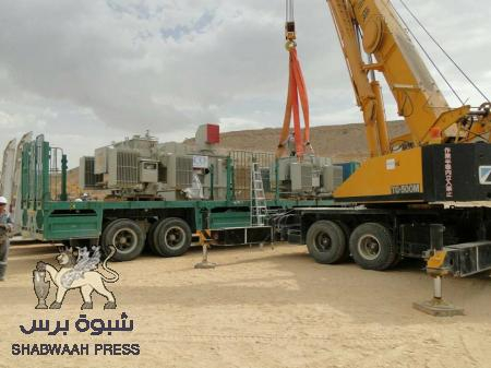 وصول محولات المحطة الكهروغازية الجديدة بحضرموت إلى موقع المشروع (صور)