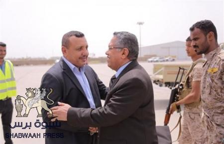 ‘‘بن دغر‘‘ يعود إلى مدينة عدن في ظل تردي للخدمات العامة وأزمة وقود