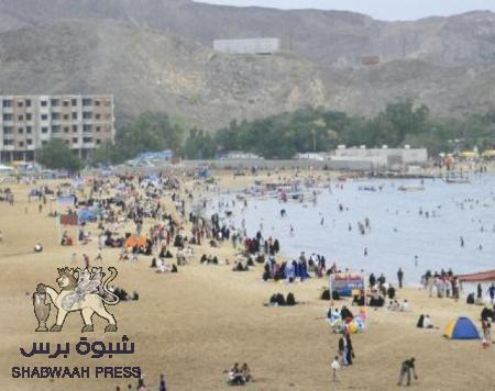 عناصر تكفيرية تعكر أجواء العيد في عدن وتمنع ارتياد الشواطئ