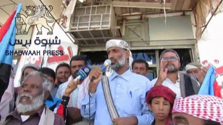 جيش علي محسن الأحمر يمنع وفدا تضامنيا يمثل قبائل شبوة من الوصول إلى مدينة تريم