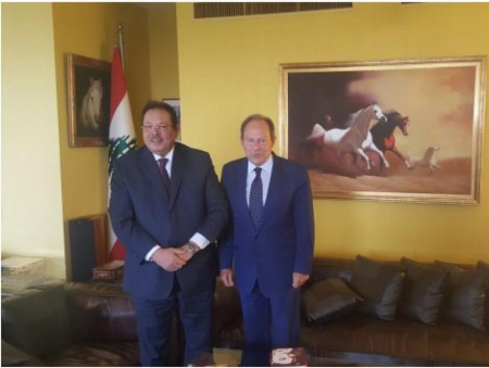 الرئيسان السابقان لحود وعلي ناصر محمد يقدمان مشروع تسوية للحرب في اليمن