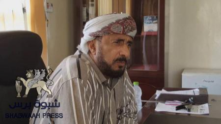 قبيلة محافظ المهرة تمنع لجنة مرتبات الداخية من الوصول إلى شحن