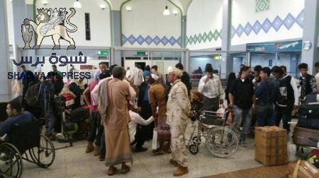 عودة 28 جريح إلى مطار عدن الدولي بعد علاجهم في الهند على نفقة دولة الإمارات