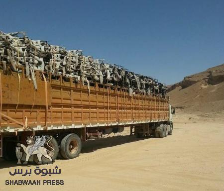النخبة الشبوانية في خط العبر تفشل محاولة تهريب لقاطرتيين محملة بدرجات نارية وسجائر بلا وثائق