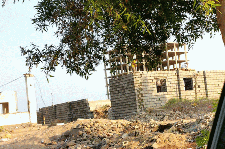 عدن تتعرض لعبث البسط على الأراضي