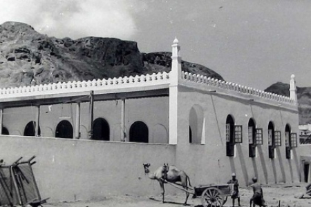 تهجير سكان ‘‘مدينة المساجد والكنائس‘‘.. كيف قضت صنعاء على تعايش عدن؟