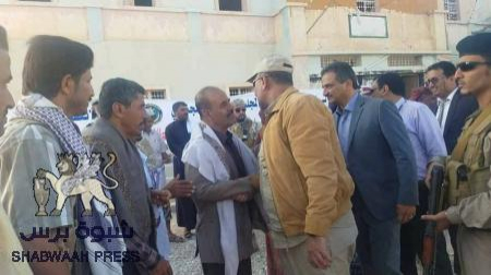 عاجل : الرئيس الزبيدي يصل مدينة عتق لإفتتاح مقر المجلس الإنتقالي (صور)