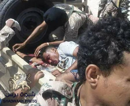 بقيادة السليماني : مقاومة شبوه تحرر طقم يحمل جرحى  للحزام الامني من قبضة القاعدة في المحفد