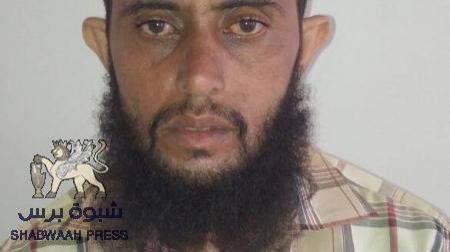 عاجل : قوات الحزام الأمني تلقي القبض على قيادي بارز بتنظيم القاعدة بأبين