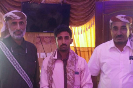 الشيخ السليماني يزور القائد البوحر في منزله في الخبر بشبوة يطمئن على صحته
