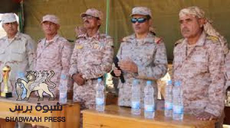 محافظ حضرموت يتفقد معسكر الحمراء والقوات المرابطة فيه