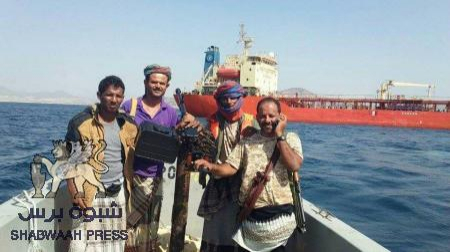 خفر السواحل في بالحاف يلقي القبض على سفينة لتهريب الديزل