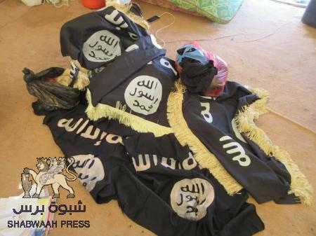 نخبة شبوه بأفرعها الثلاثة تداهم منزلي قياديين في تنظيم القاعدة بحوطة الفقيه علي (صور)