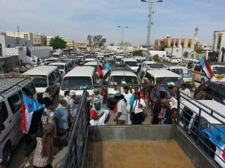 موكبين كبيرين لأبناء شبوه وساحل حضرموت تنطلق نحو عدن للمشاركة باحتفالات ذكرى الاستقلال