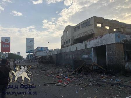 انفجار يستهدف دار سينما أمام بوابة معسكر الغزل والنسيج بمنصورة عدن (صور)