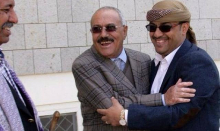 ياسر العواضي لم يحمل الحوثيين مسئولية قتل صالح ولم يقدم العزاء ويعلن عن الرئيس القادم