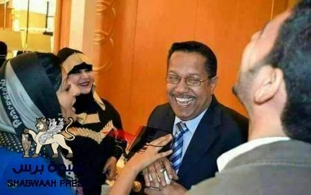 السكرتير الصحفي لبن دغر ‘‘غمدان الشريف‘‘ على تواصل مع الحوثيين في بيحان (توثيق)
