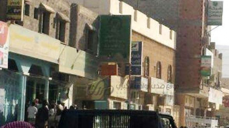 فشل محاولة سرقة مصرف العمقي بحوطة شبام وحراسته توقع جريح من المهاجمين