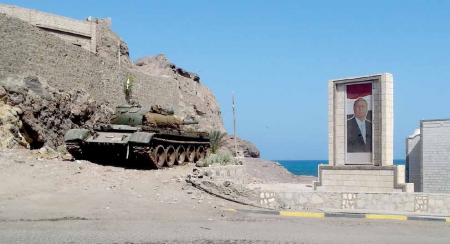 مصادر خاصة : خلافات تنذر بانفجار الأوضاع في(معاشيق).