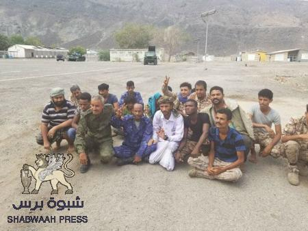 العميد أبو اليمامة يفرج عن أسرى ينتمون لألوية الحماية الرئاسية
