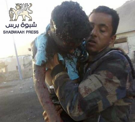 طفلة تصرخ أخي مات ولا تعلم أن أمها ماتت أيضا في تفجيرات جولد موور