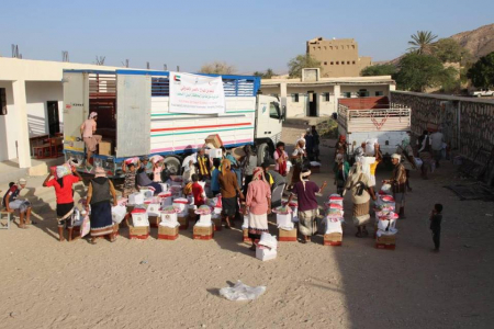 ‘‘الهلال الأحمر‘‘ يغيث سكان المحفد في محافظة أبين