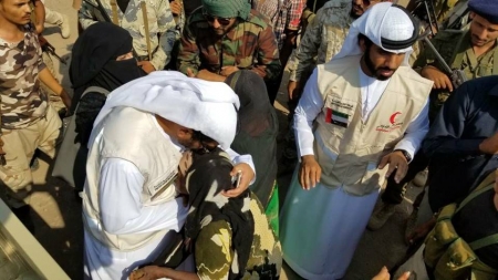 الهلال يتفقد أحوال النازحين في منطقة الفيوش بـ ‘‘لحج‘‘ صور