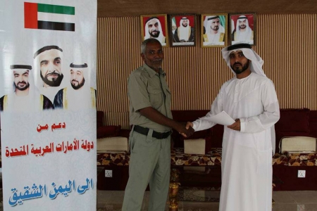 الدفاع المدني بعدن يتسلم معدات جديدة من دولة الإمارات (صور)