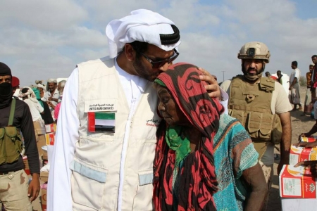 الهلال الإماراتي يغيث نازحي ‘‘الفيوش‘‘في محافظة لحج (صور)