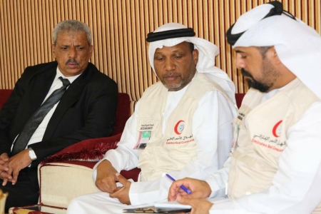 الهلال الأحمر الاماراتي يبحث احتياجات محافظة لحج من المشاريع الانسانية.