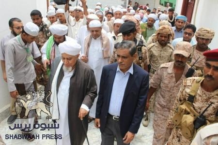 محافظ محافظة حضرموت يفتتح كلية الوسطية الشرعية للعلوم الإسلامية بالمكلا (صور)