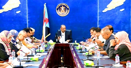 عودة الحكومة واللغط السائد.. نجاحات المجلس الانتقالي وتوسع رقعة سيطرته أهم أسباب عودة الحكومة