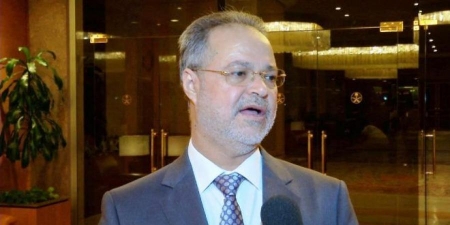 السلطات الهندية تلاحق وزير خارجية هادي ودبلوماسييه بتهمة التهريب..