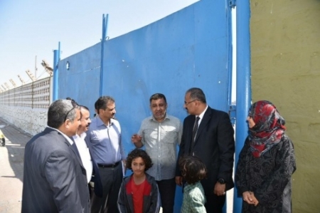 الرئيس الزُبيدي يزور موقع استشهاد اللواء علي ناصر هادي ويقرأ الفاتحة على روحه