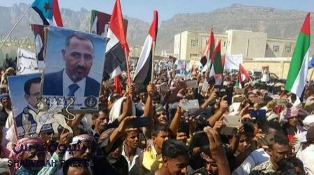 أبناء سقطرى يتظاهرون تأييدا للإنتقالي وترحيبا بالدور الإماراتي التنموي في جزيرتهم (صور)
