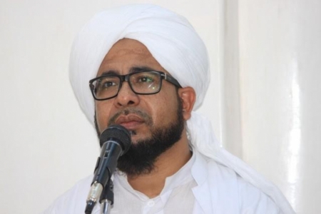 الداعية الإسلامي الشيخ عبدالرحمن باعباد يناشد في قصيدة ‘‘بإيقاف الحرب‘‘