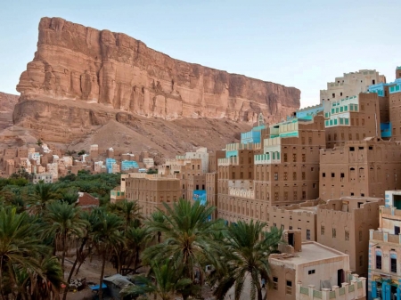 حضرموت تسأل أين يذهب #المليار ريال شهريا  فارق 57 ريال  للمشتقات النفطية وتطالب بكشف المستور.