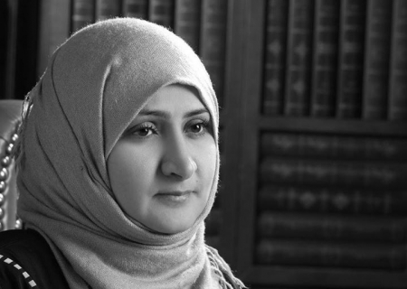 قيادية إصلاحية : قائد محور تعز خائن للشرف العسكري ويخدم أجندة حزبية