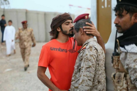 فيصل الكعبي وقبلة إحترام وتقدير على رأس البحسني