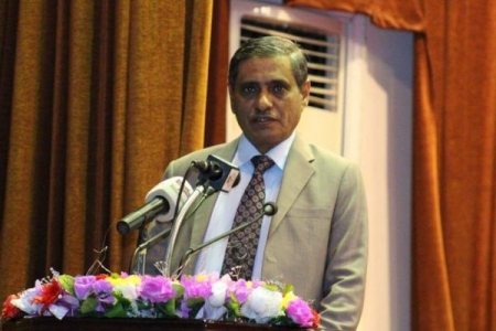 محافظ حضرموت يفتح النار على حكومة الشرعية ويتهمها بالتخلي عن مسئولياتها