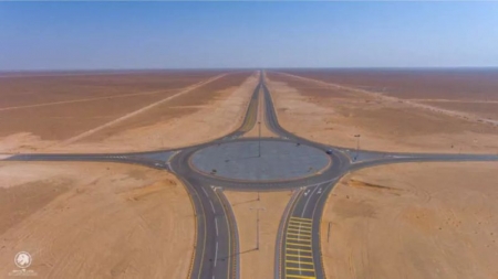 أعجوبة هندسية: أول طريق يربط عٌمان بالسعودية مباشرة عبر الربع الخالي