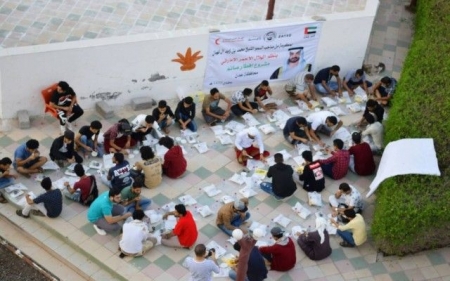 الهلال الاماراتي يقيم افطاراً جماعياً حضره عدد من أبناء عدن