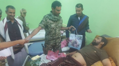 قائد النخبة الشبوانية بعتق يقوم بجولة تفقدية لنقاط الامنية التابعة للنخبة والمستشفى المركزي