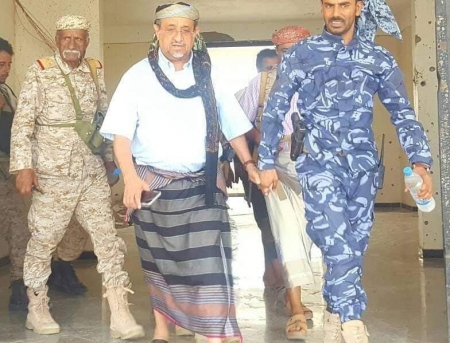 الشيخ بن فريد يتفقد مواقع وافراد النخبة الشبوانية في الصعيد وعتق