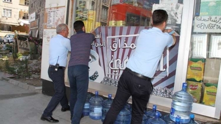 بلدية إسطنبول تزيل لافتات المحلات المكتوبة بالعربية