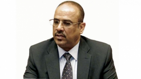 وزير يمني بحكومة الشرعية يتهم وزير الداخلية بالتورط في محاولة اغتيال قائد لواء
