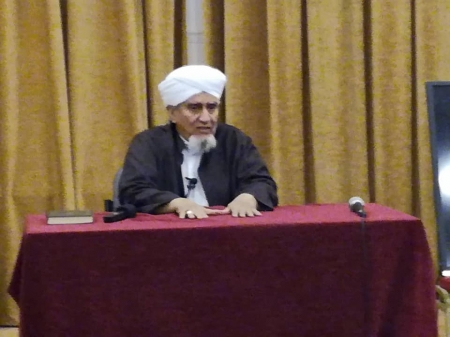 العلامة أبوبكر المشهور يعقد إجتماعا لكليات الوسطية الشرعية ويؤكد على إيجاد جيل يمزج بين العلم والعمل والسلوك