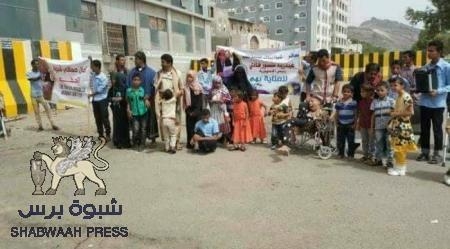 مدير مكتب الرئيس يهين معاقي حرب تحرير شبوة على بوابة المعاشيق ويمنعهم من مقابلة هادي