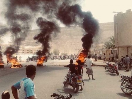 قوات الأمن تلقي القبض على المتورطين في عمليات التخريب والعنف بأحداث المكلا