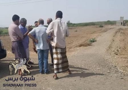 محافظ أبين و‘‘طارق الفضلي‘‘ يمارسون الضغوط على مواطن ضعيف للإستيلاء على أرضه (وثائق)